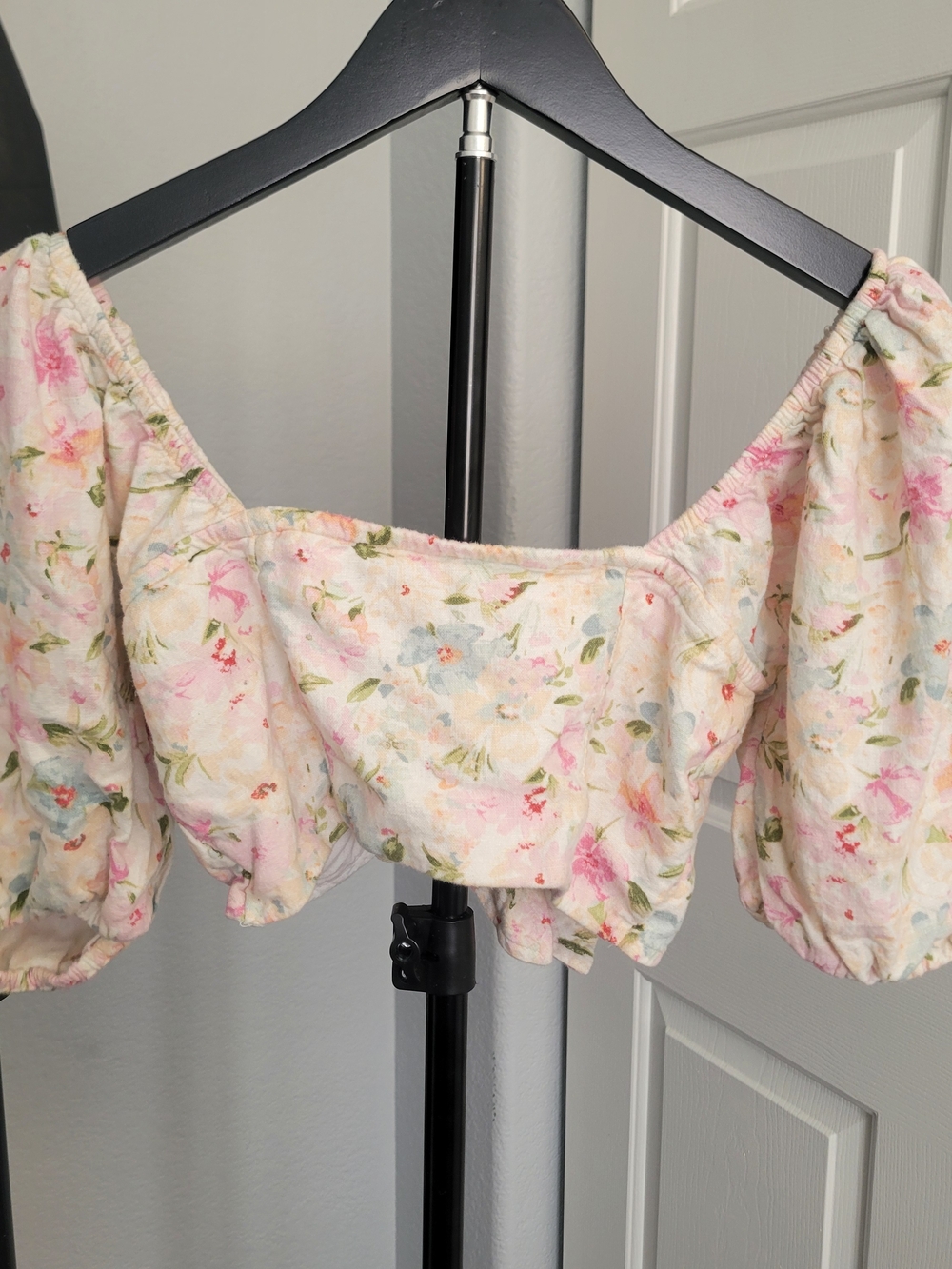 Abercrombie & Fitch Pink Cream Floral Tie-Front Puff Sleeve Crop Top - Picture 3 of 4